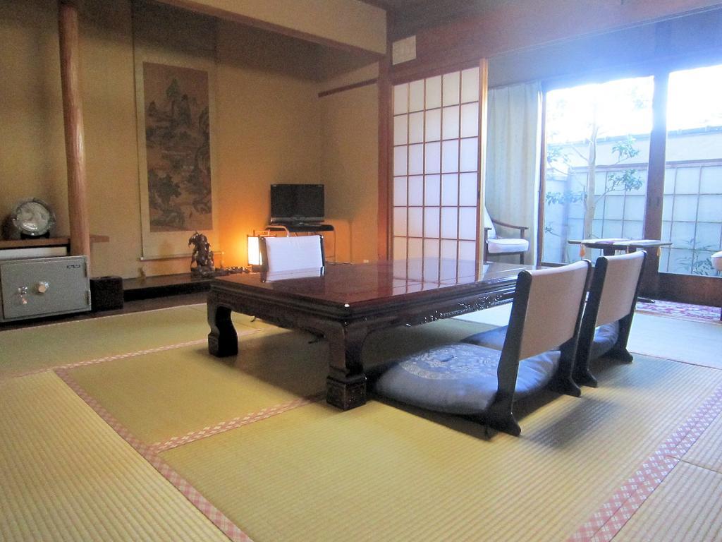 Ryokan Taishoro Hotel Sakurai Стая снимка